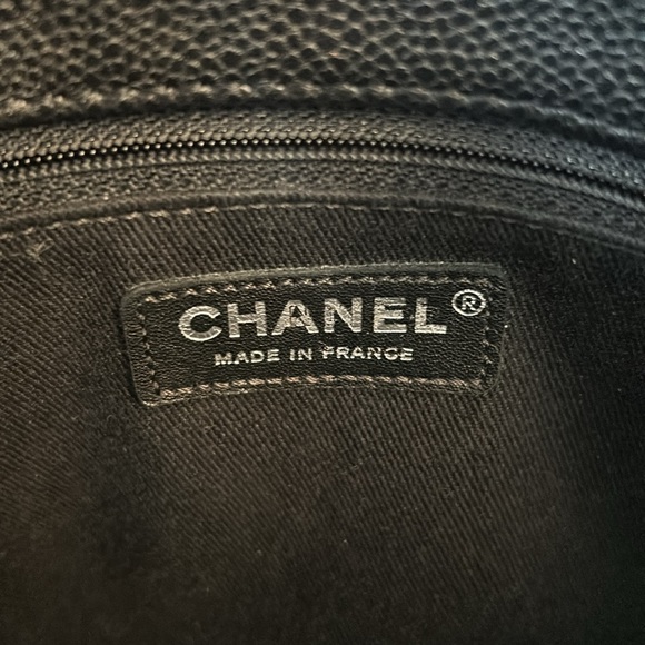 Chanel Caviar leather timeless shoulder tote - Picture 6 of 10